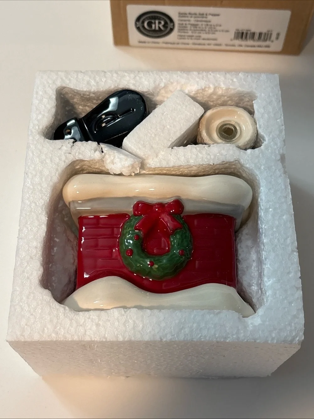 Grasslands Road Santa Boots In Chimney Ceramic Salt & Pepper Shaker Set New
